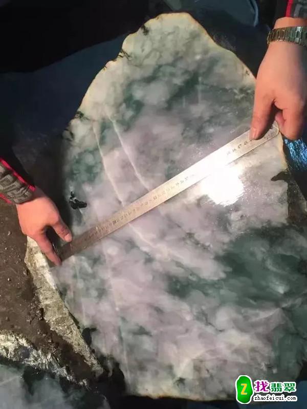 68公斤的翡翠原石，意外开出60条糯冰飘花手镯！做梦都笑醒了
