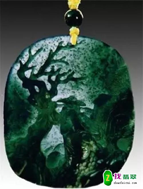 翡翠原石这般普通，为何雕刻后就能价值百万？