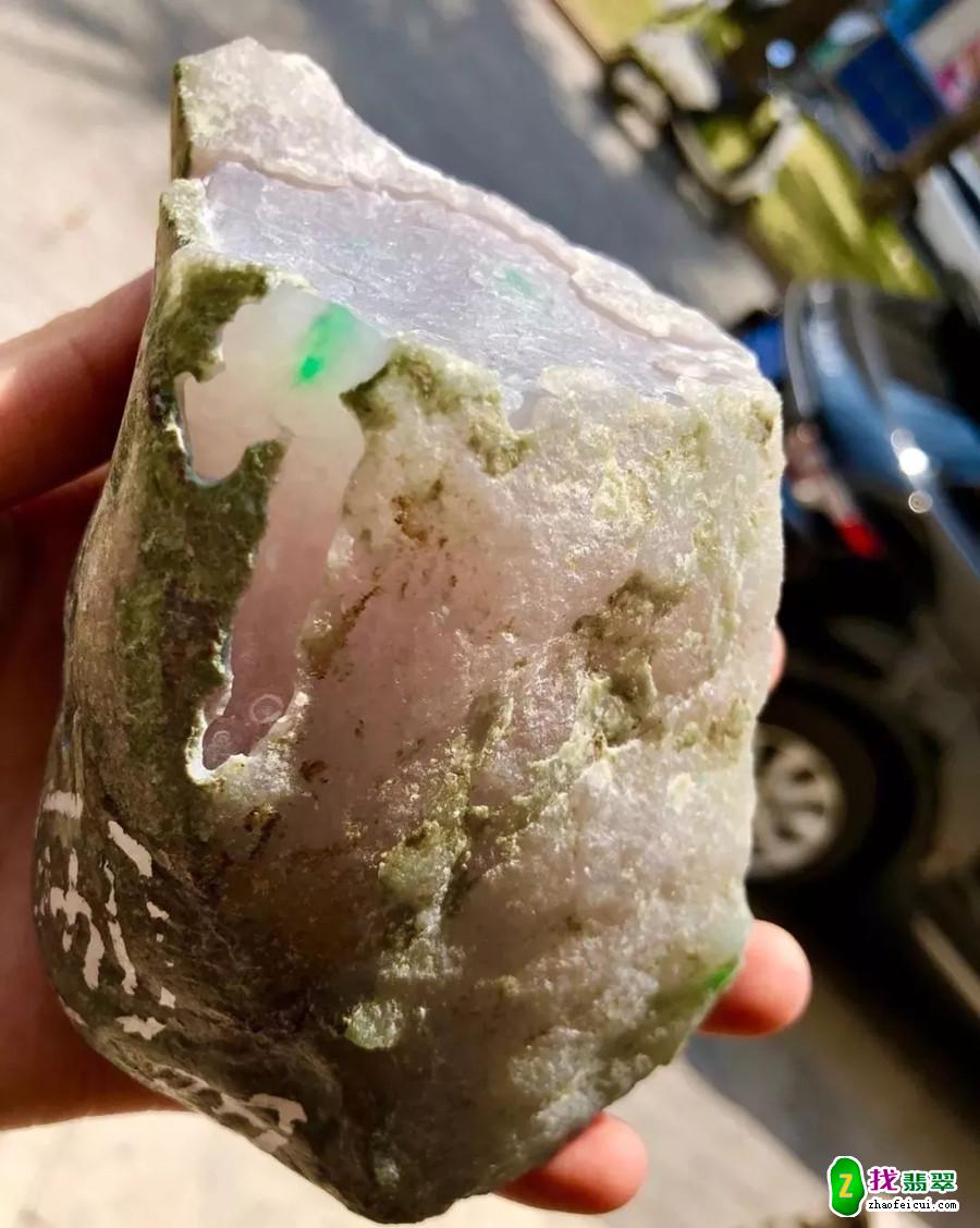 高价买下的翡翠原石，能有多高的品质呢，开出高冰帝王三彩，一点都不意外！